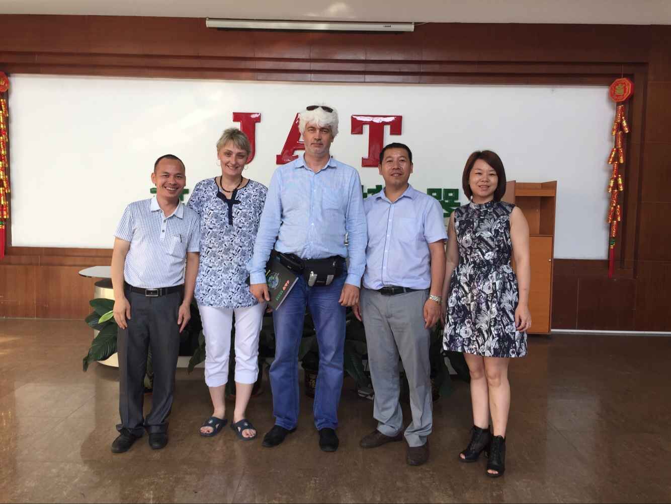 俄羅斯客戶來草莓污视频