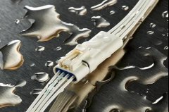 TE全（quán）新推出了一款2.5mm高性能防水雙重鎖定信號連（lián）接（jiē）器